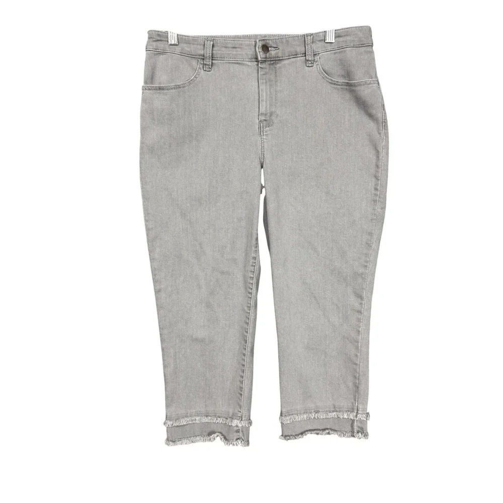 Chicos Jeans 1 Womens 8 Grey‎ Perfect Stretch Girlfriend Slim Leg Capri Fringe